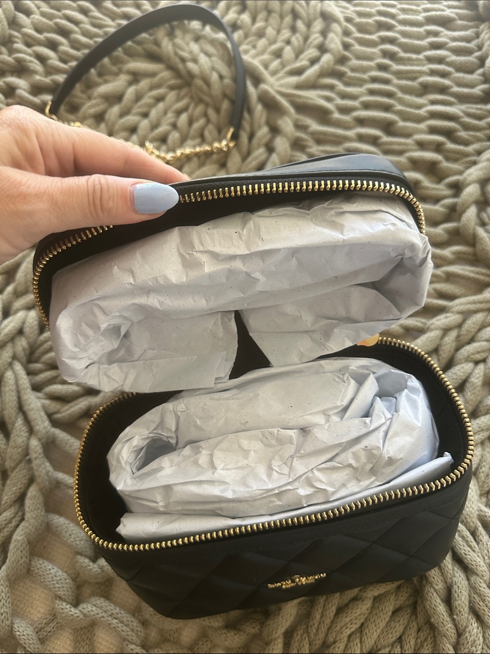 kate spade Black Quilted Leather Vanity Crossbody with Gold Chain - BRAND NEW!!! - Picture 5 of 6